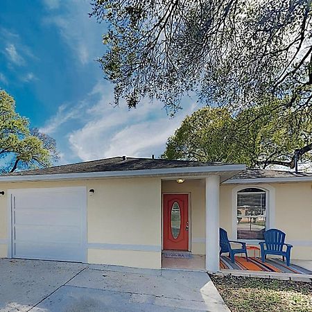 New Listing! “Butterfly Bungalow” In City Center Home Tampa Exterior photo